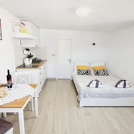 Waterfront Overlooking The Old コルチュラ