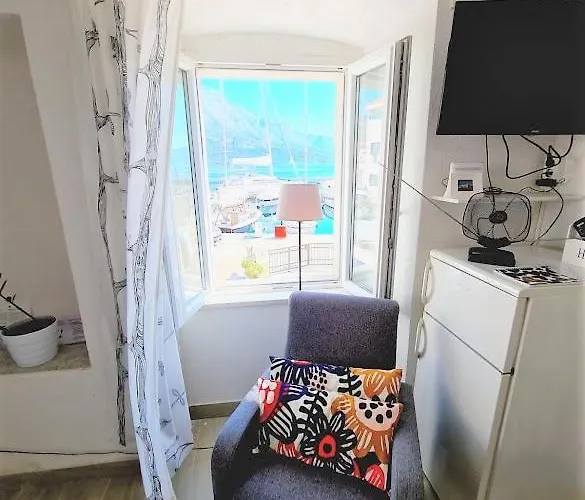 Waterfront Overlooking The Old