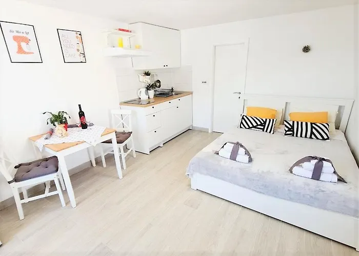 Waterfront Overlooking The Old